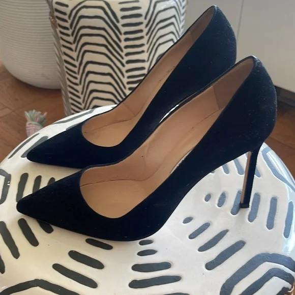 Manolo Blahnik Suede heels - Picture 2 of 8